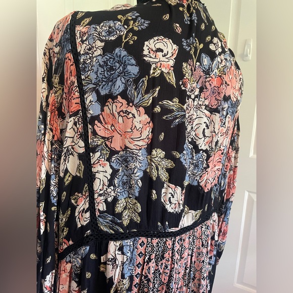 Angie Black and Floral Long Kimono Robe Duster - Size Large - Picture 7 of 7